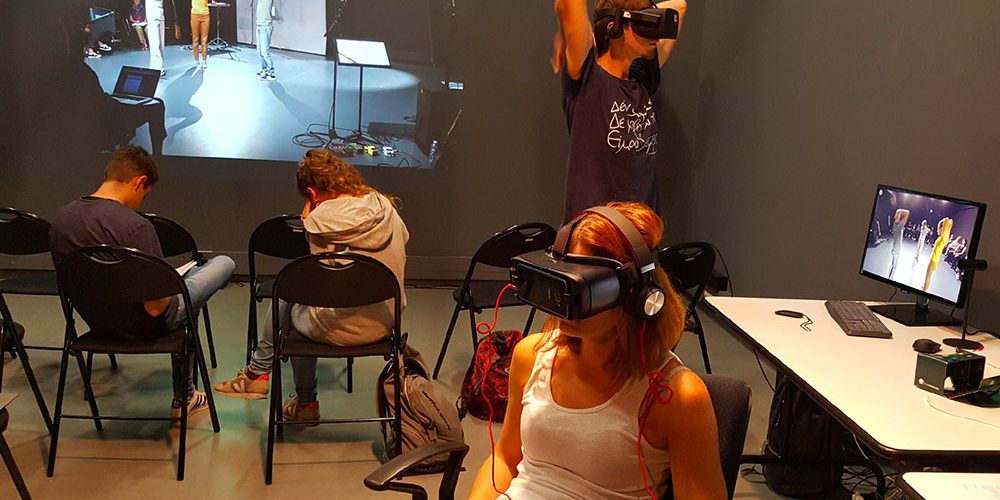 Rennes 2 – Regards croisés – Danse théâtre Live 360° – Une jolie idée – Agence de réalité virtuelle – Production de photo sphérique et de vidéo 360° Rennes 2 - Regards croisés - Danse théâtre Live 360° - Une jolie idée - Agence de réalité virtuelle - Production de photo sphérique et de vidéo 360°